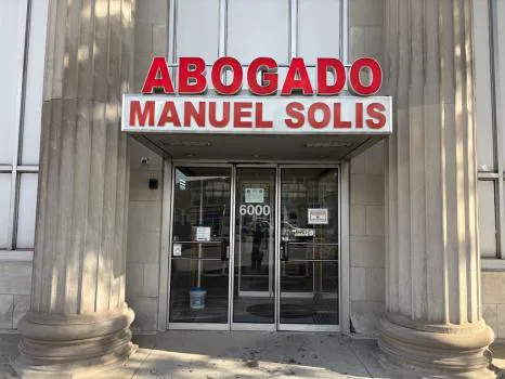 Abogado de Inmigración Manuel Solis Picture 4