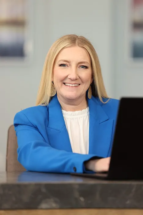 Law Office of Jennifer L. Bennett - Immigration Attorney in Chicago Picture 4