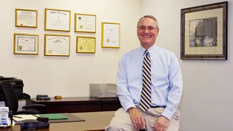 Robert L. Kealy, Attorney & Counselor Picture 1