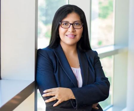 Law Office of Neda Rosales-Chavez Esq. Abogada De Inmigración