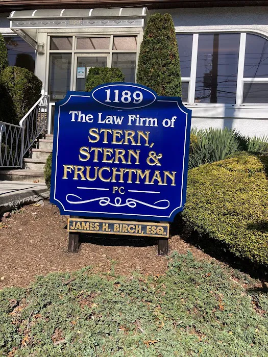 STERN, STERN & FRUCHTMAN PC Picture 2